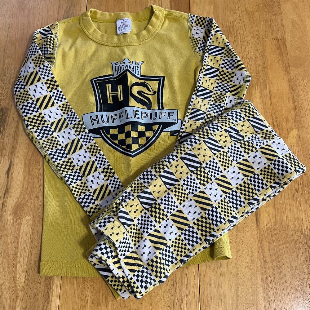 Hufflepuff PJ Set - Hanna Andersson size 130 (size 8)
